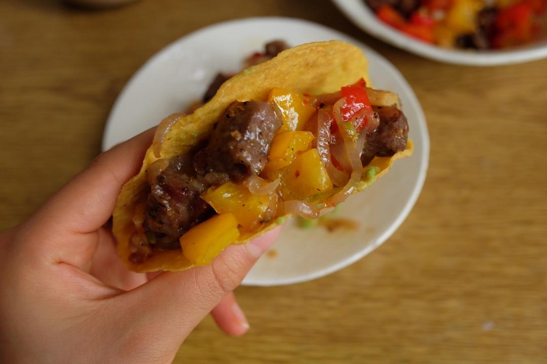 北鼎烤箱食谱-烤牛肉彩椒配牛油果酱taco