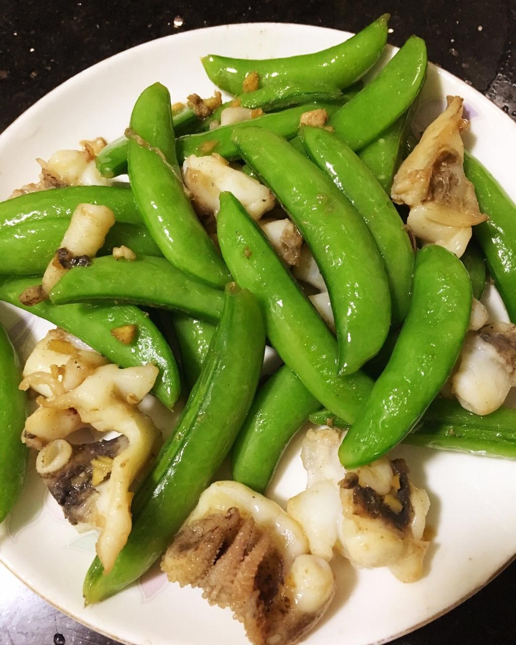 鲜墨鱼炒荷兰豆
