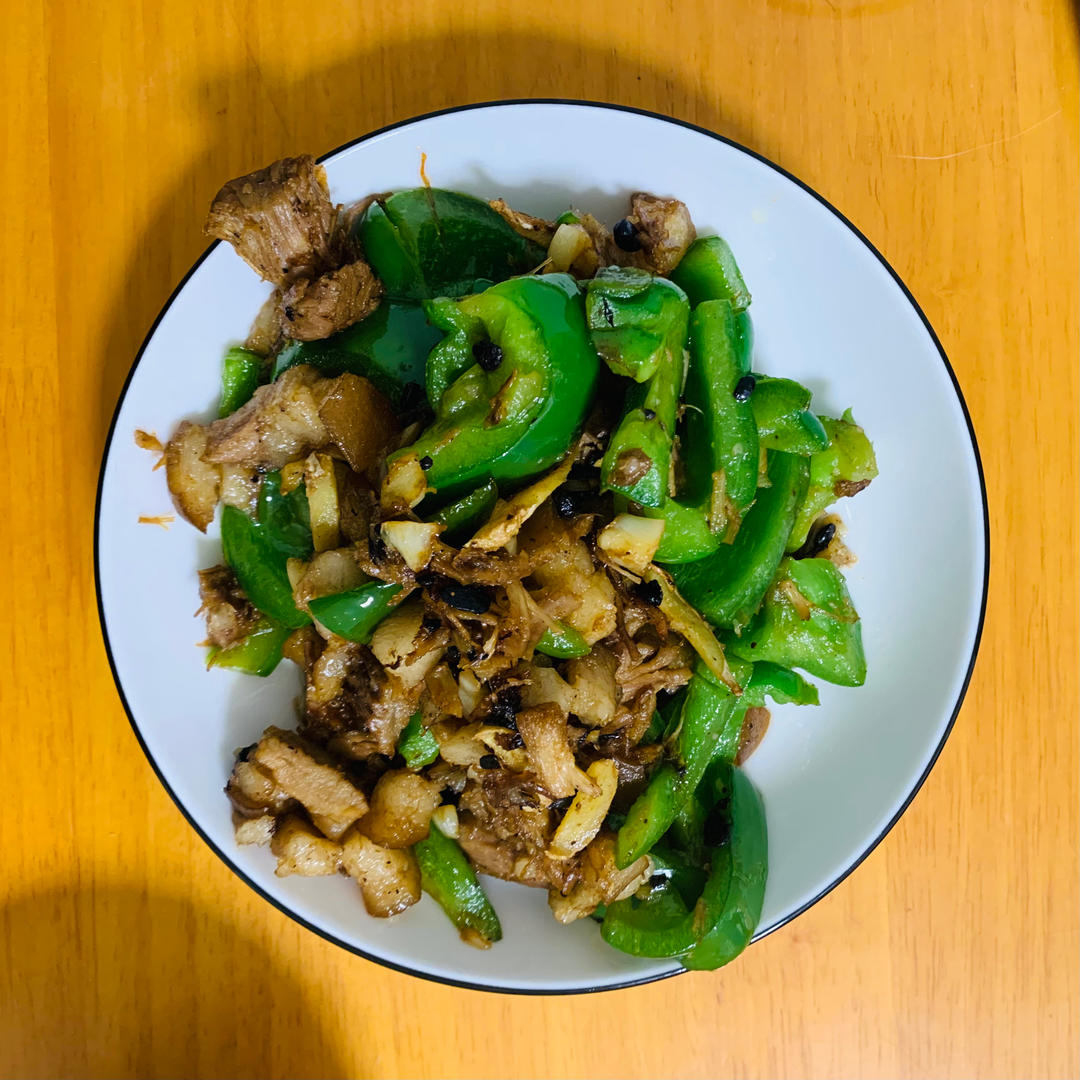 成都人家里的青椒回锅肉