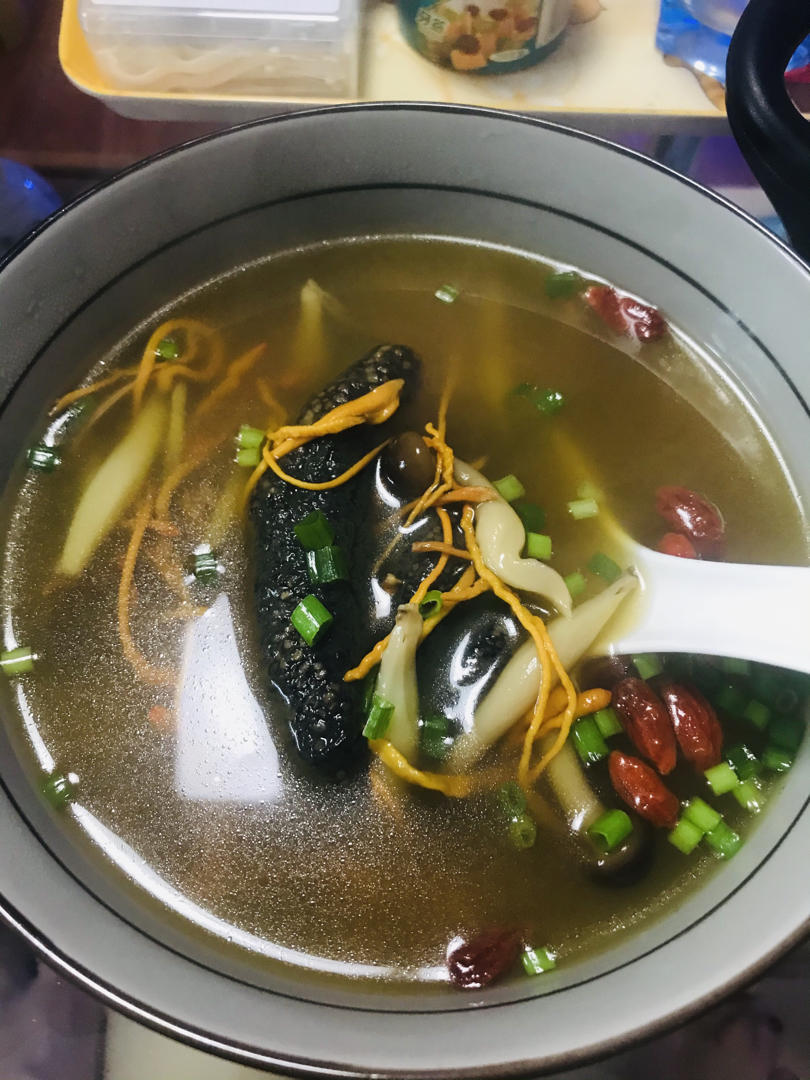 快手海参虫草花汤