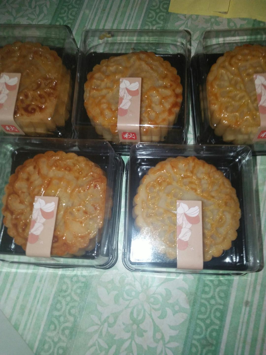 广式月饼－－蛋黄豆沙月饼