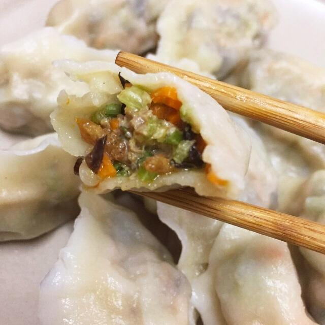 芹菜胡萝卜猪肉水饺