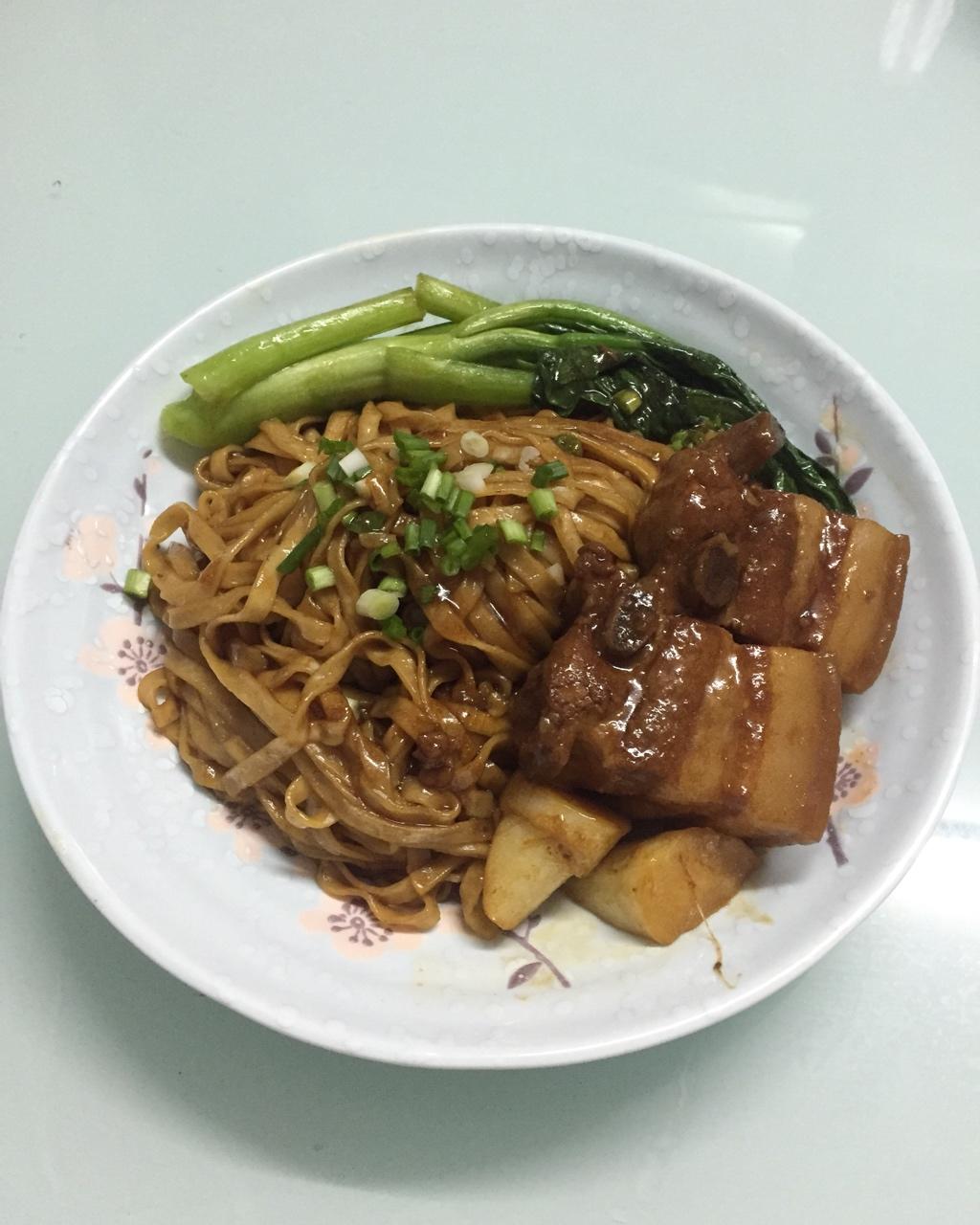 你没吃过的电饭锅红烧肉茭白焖面——红烧肉和焖面一锅出