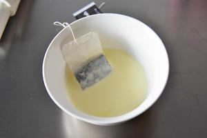 红茶炼乳蛋糕卷的做法 步骤3