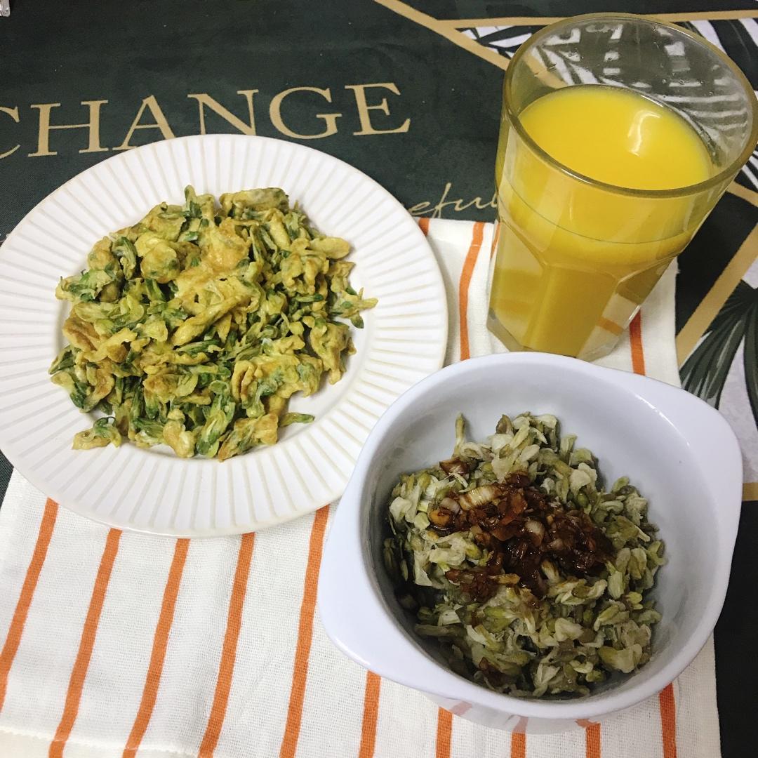 如何做一份成功的蒸槐花饭——附拌面粉的视频