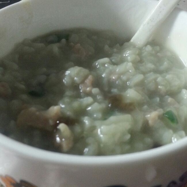 砂锅皮蛋瘦肉粥