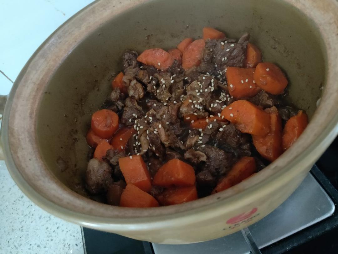 秘制黑胡椒煲牛腩