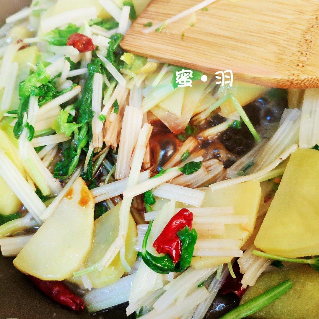 家常芹菜炒土豆