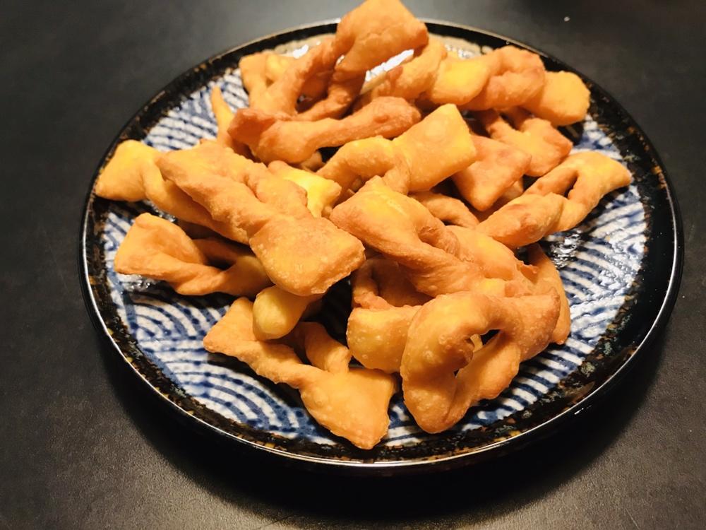 一能妈咪做的传统小零食炸麻叶