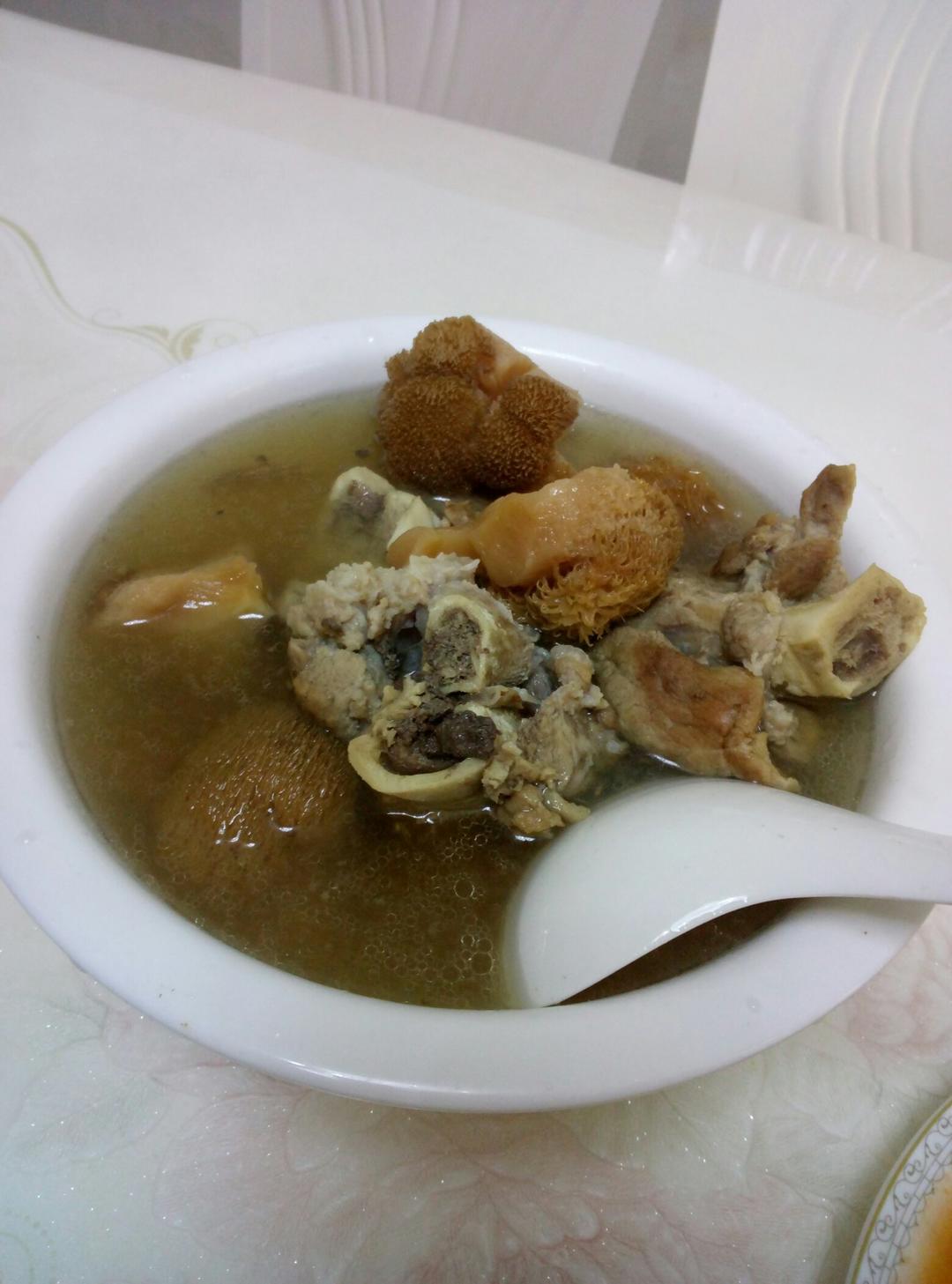 猴头菇红枣鲜鸡汤