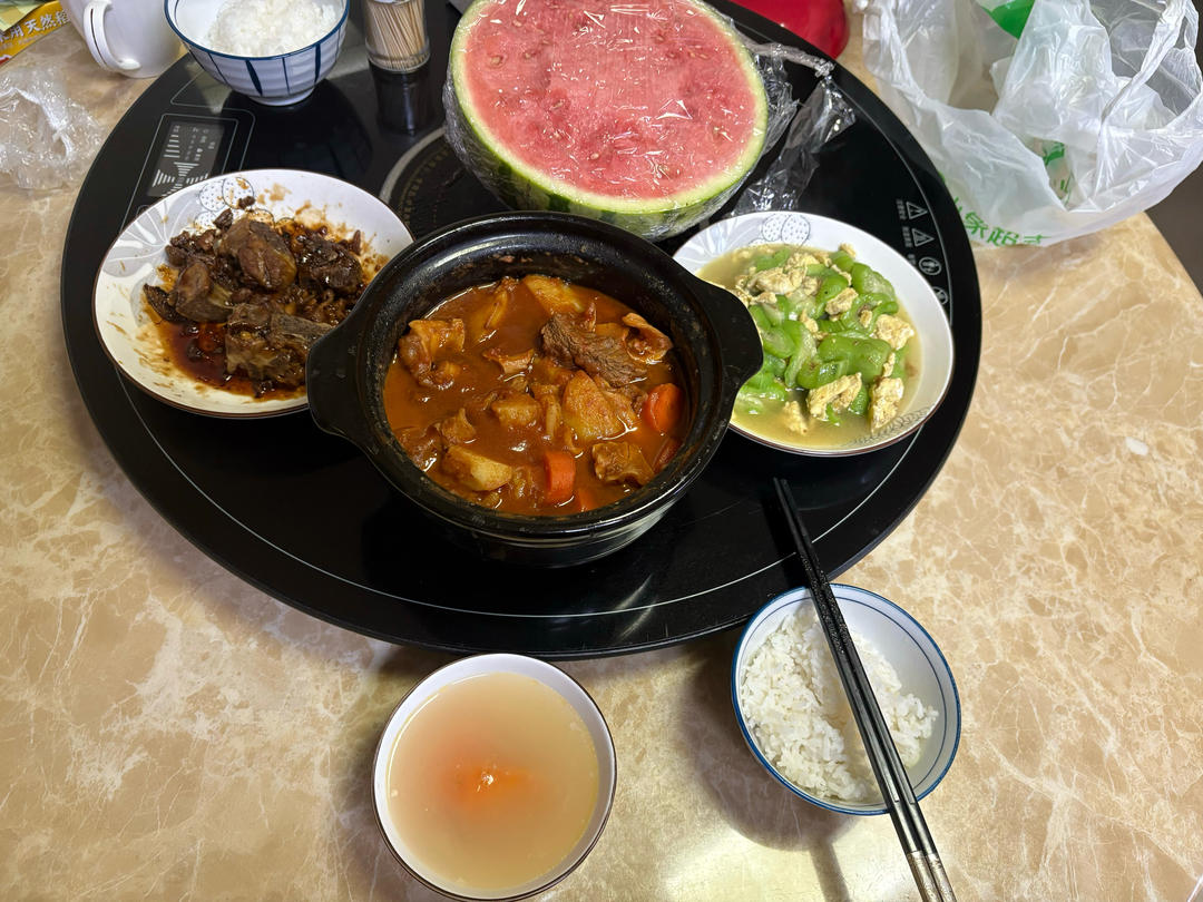 汤浓肉嫩的番茄牛腩，牛腩软烂秘法