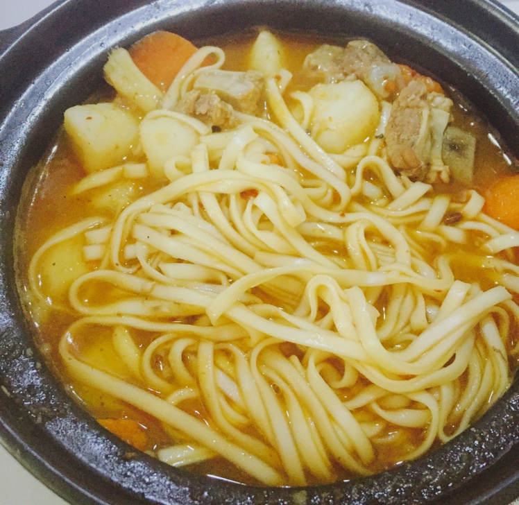 红烧牛肉砂锅面
