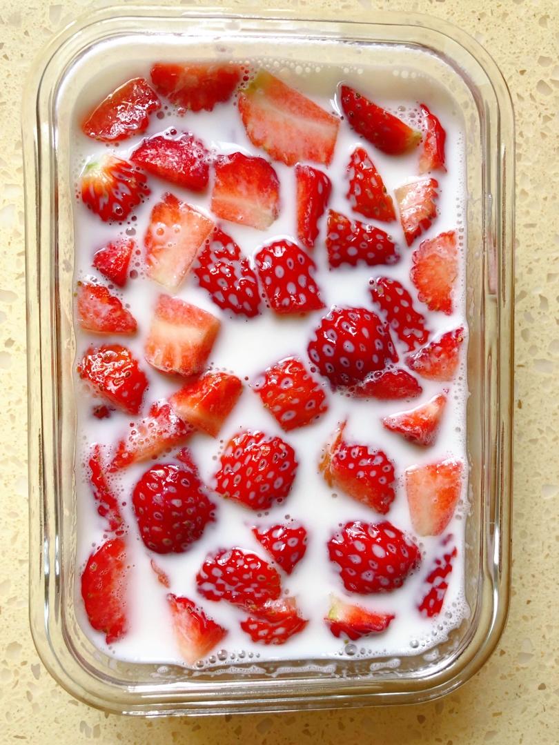 草莓牛奶冻