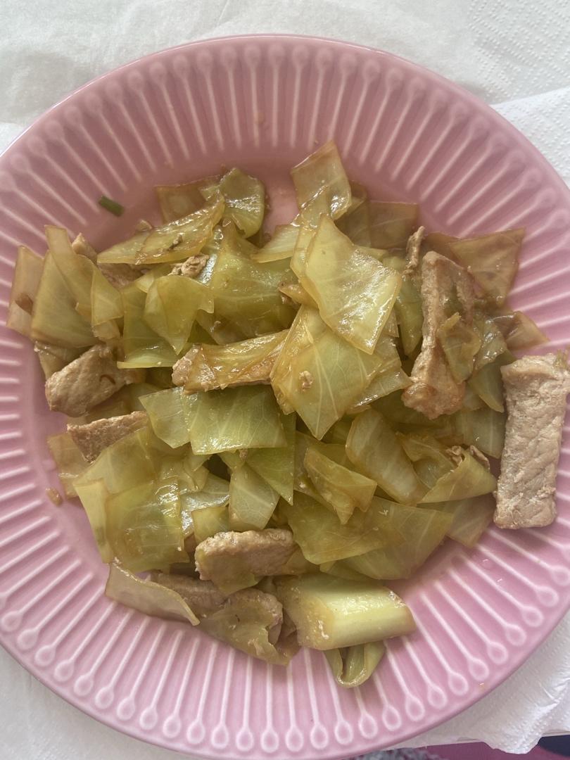 超香的猪肉手撕包菜（大火速炒 包菜清脆）
