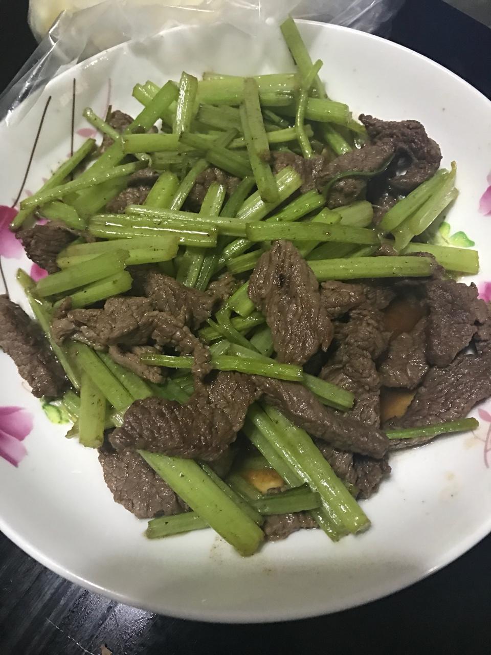 芹菜炒牛肉【附让牛肉嫩嫩的小秘密】