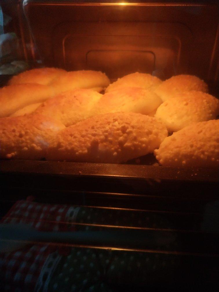 香酥卡仕达奶油面包