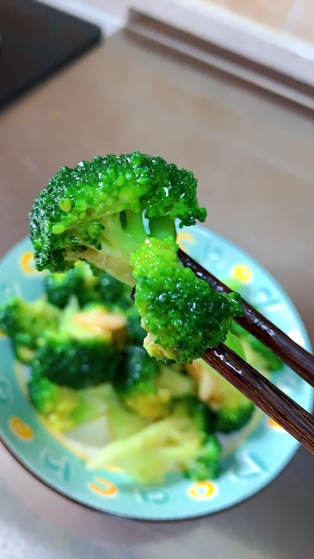 好吃到爆的耗油蒜蓉西兰花(从不修图，喜欢请关注)