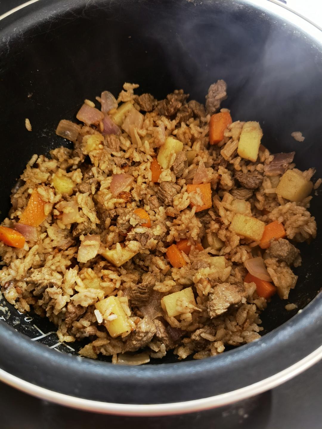 吃光光牛肉土豆焖饭