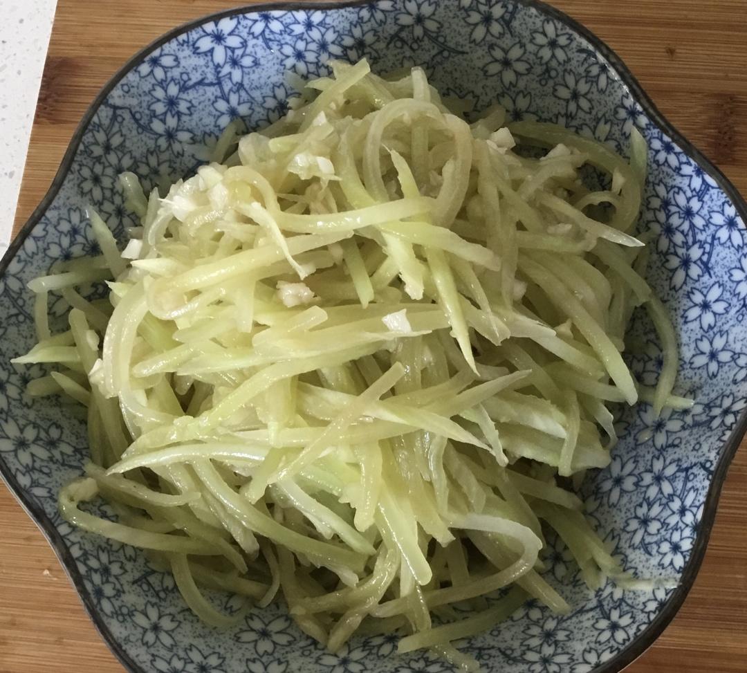 凉拌莴笋丝，千万别焯水，这样做更爽脆