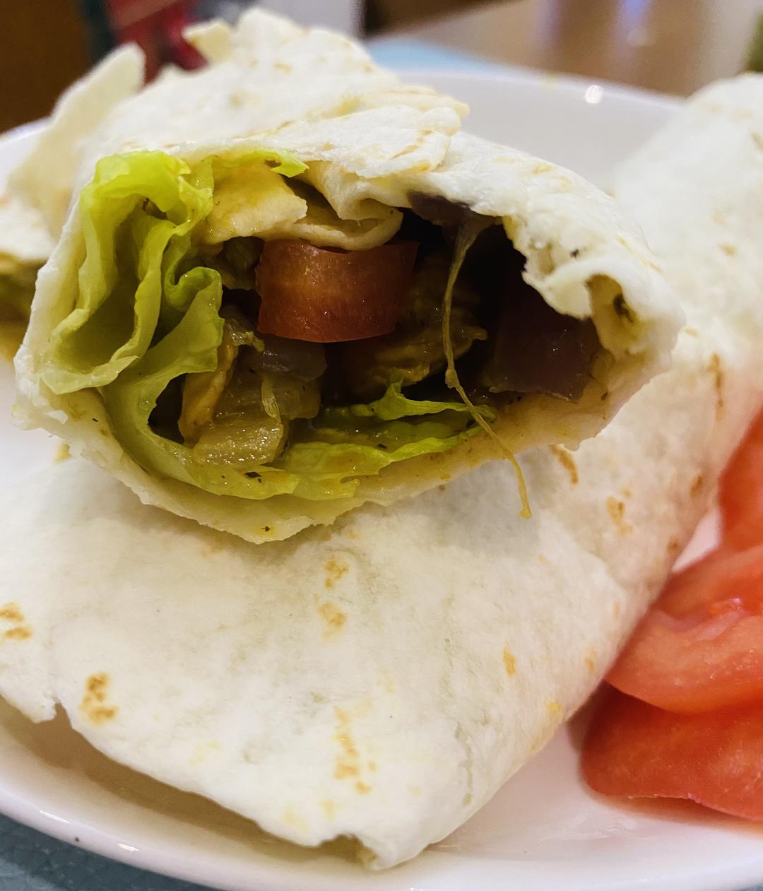 法式麦西恩营养鸡肉蔬菜卷饼