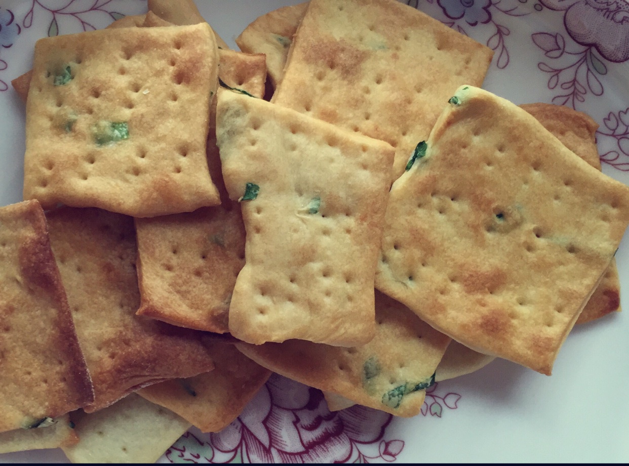 零经验也不怕：葱香苏打饼，据说好吃到六亲不认