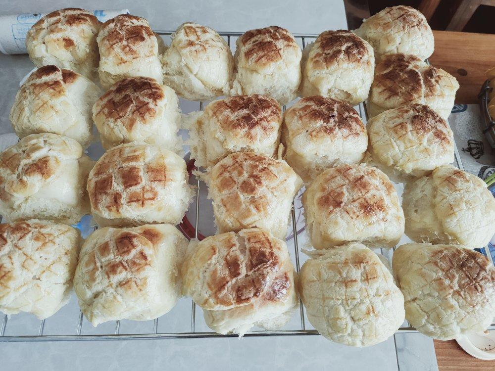 好吃到炸裂的港式菠萝包（附带制作酥皮的小视频）