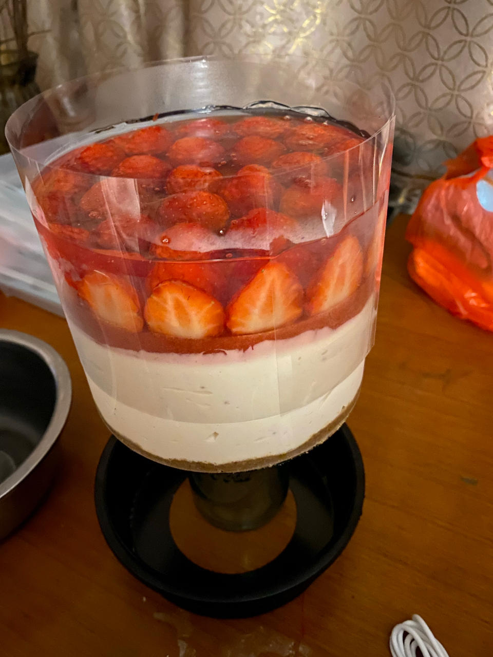 「草莓狂热爱好者」无蛋无烤箱版新手友好草莓芝士慕斯蛋糕