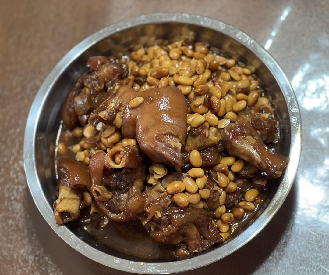 流口水的黄豆炖猪蹄