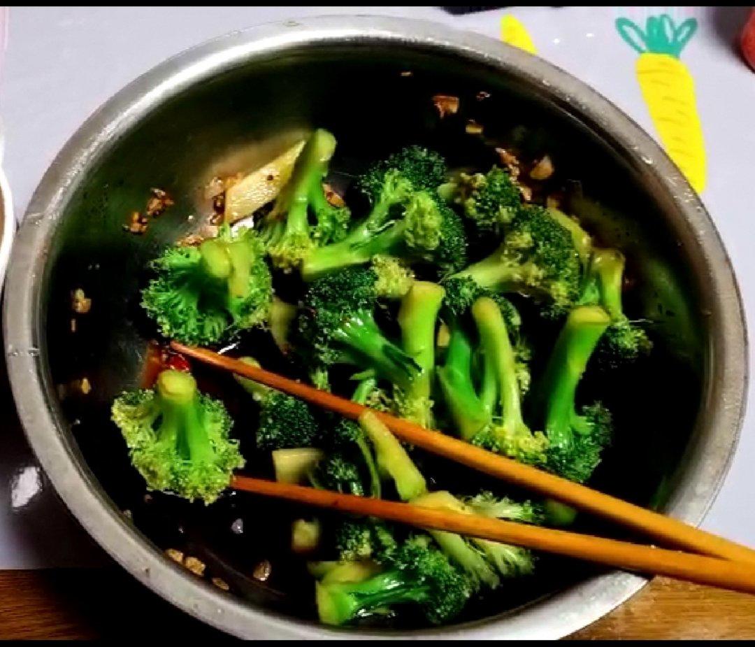 凉拌西兰花-辣的