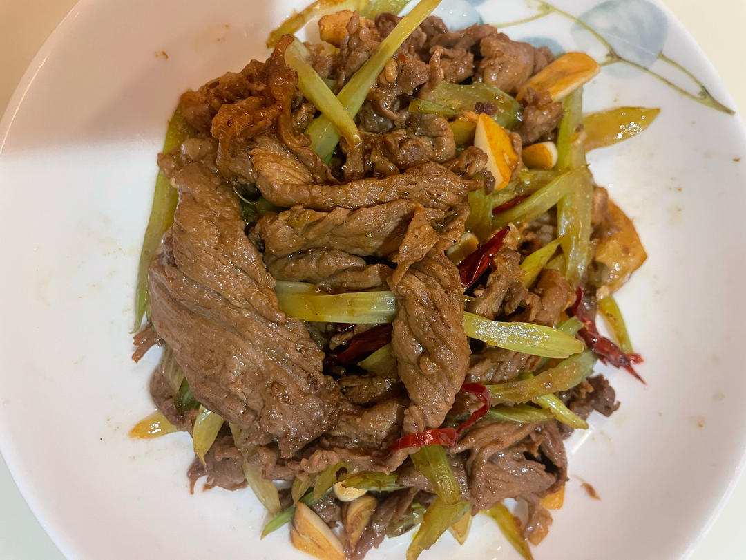 姜片芹菜炒牛肉