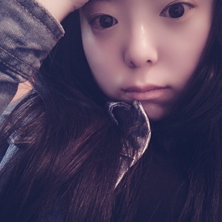 穿背带裤的齐刘海