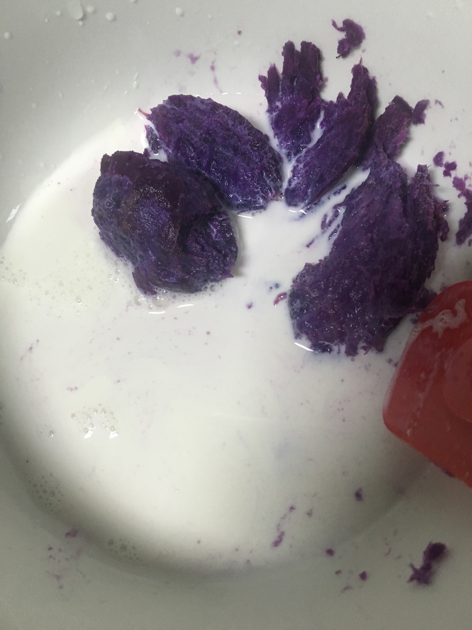 紫薯牛奶鸡蛋蝴蝶面-宝宝辅食的做法 步骤1