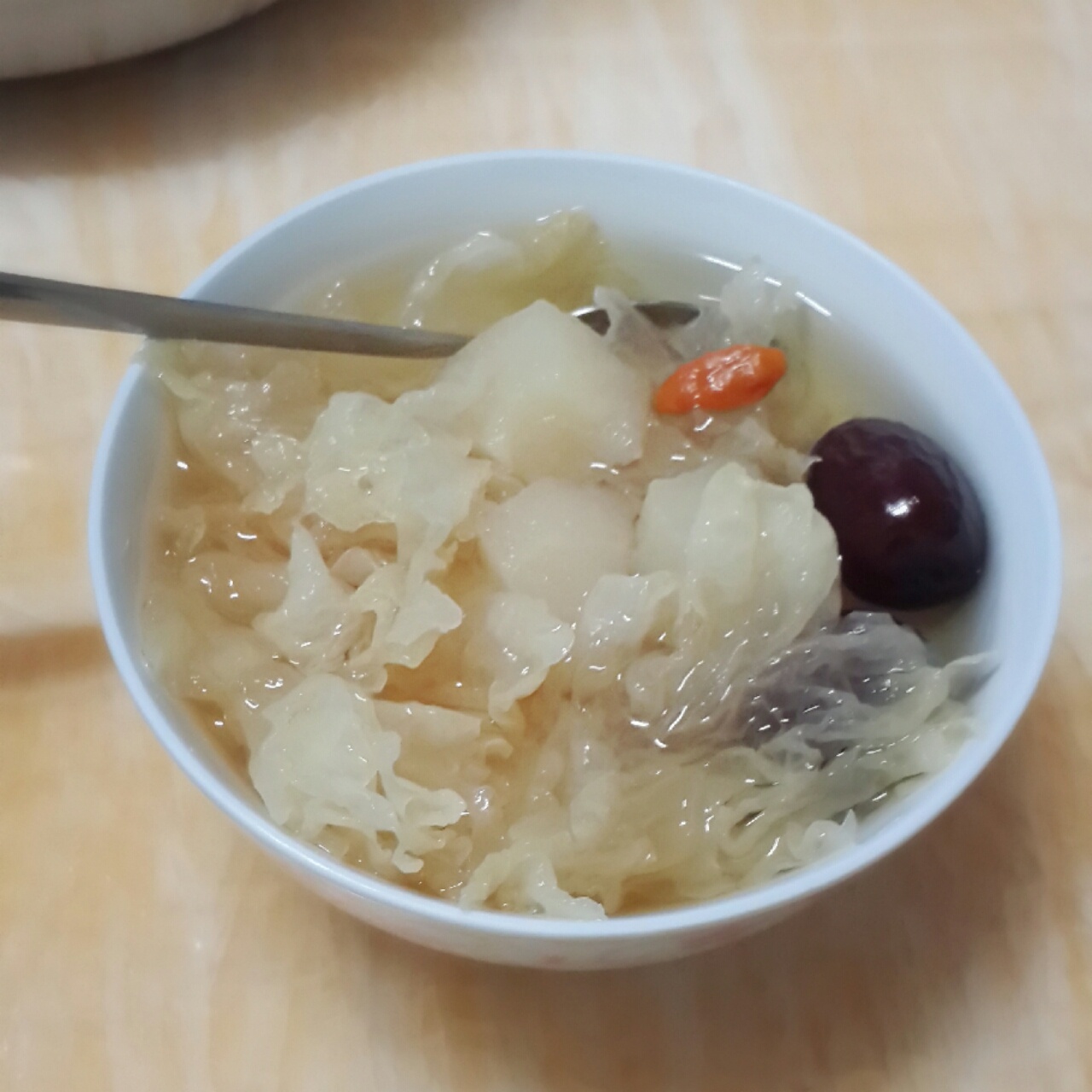 冰糖银耳雪梨汤
