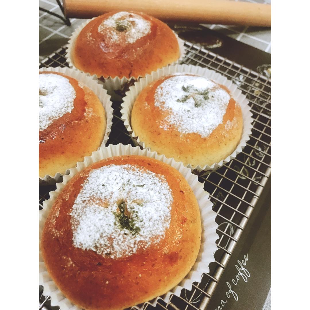 马苏里拉芝士加培根碎的面包 ​ ​​​​