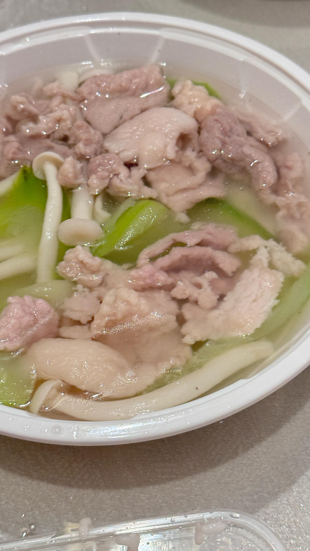 丝瓜鸡腿菇滑肉片汤