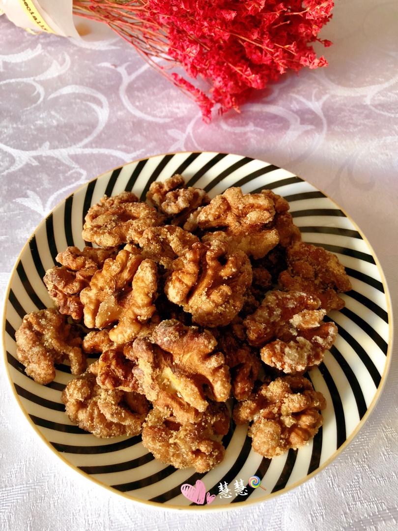 用空气炸锅做出来的琥珀核桃仁