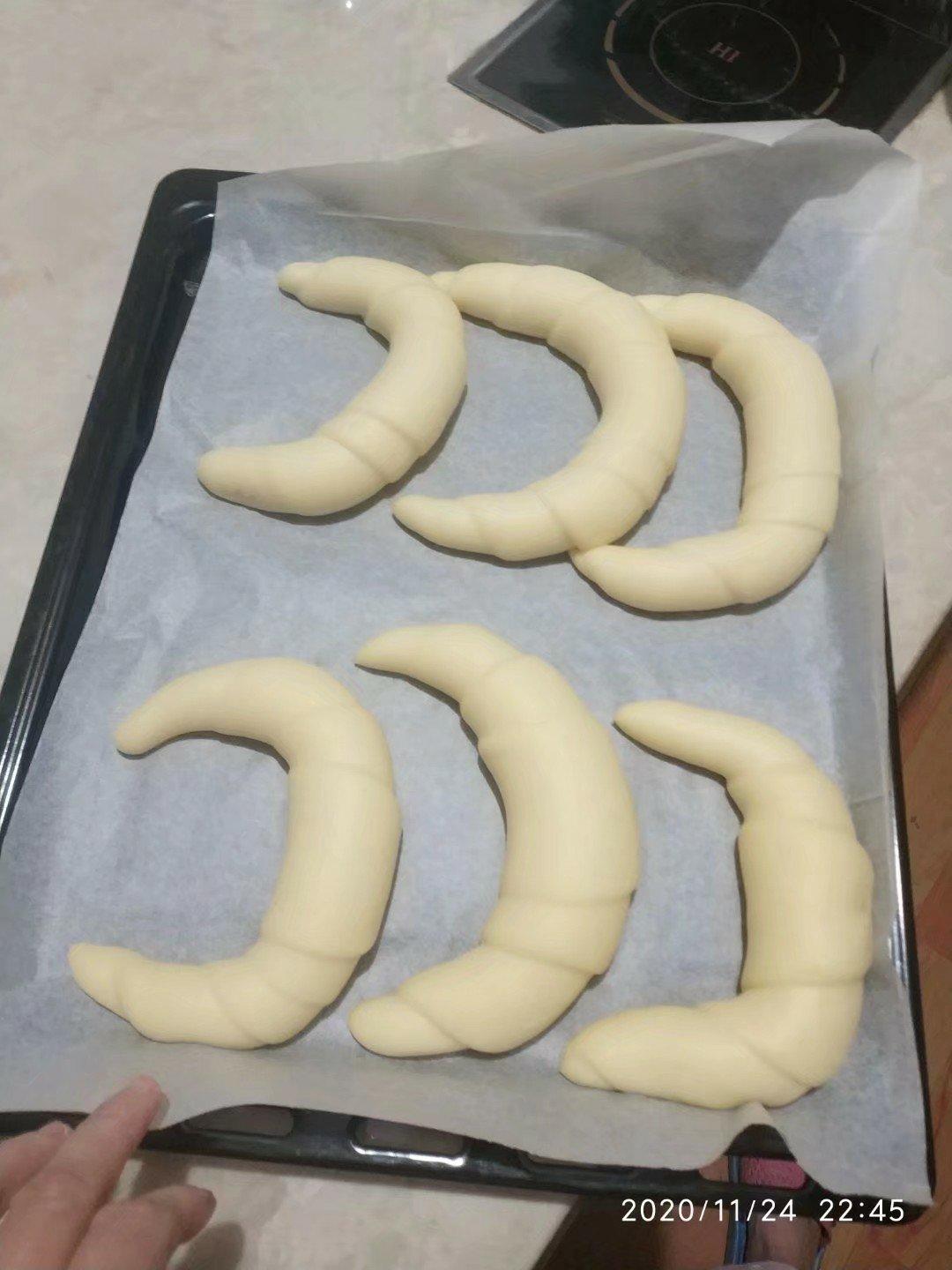 纯手工揉面牛角面包——适合新手