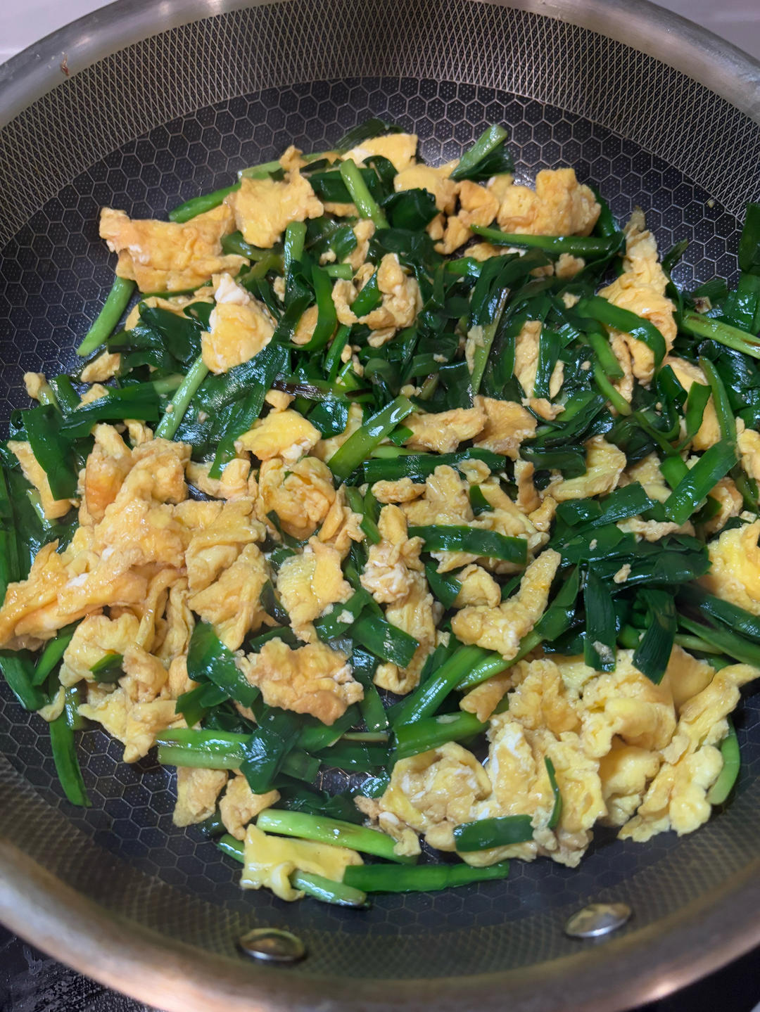 简易版韭菜炒鸡蛋（鸡蛋味道非常鲜嫩）
