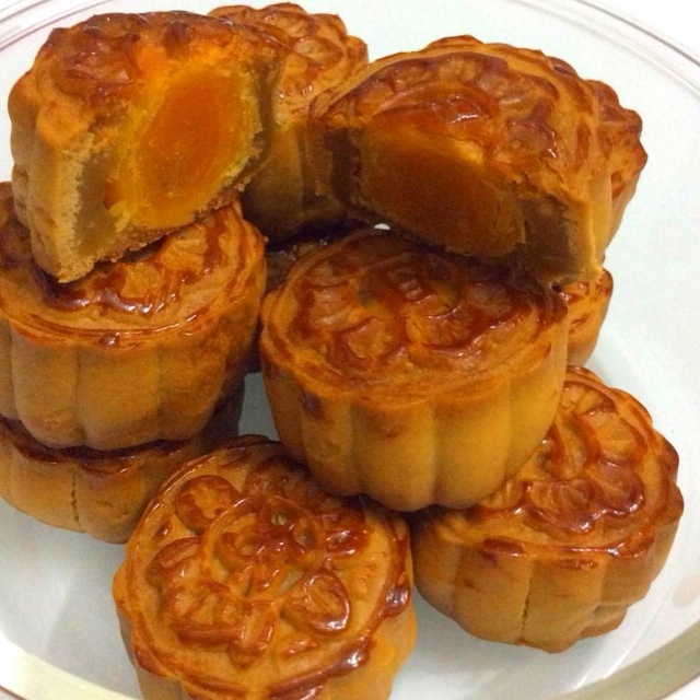 广式月饼——蛋黄莲蓉月饼