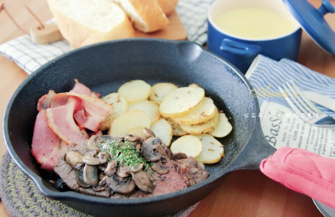 铸铁锅嫩煎小牛排配土豆蘑菇