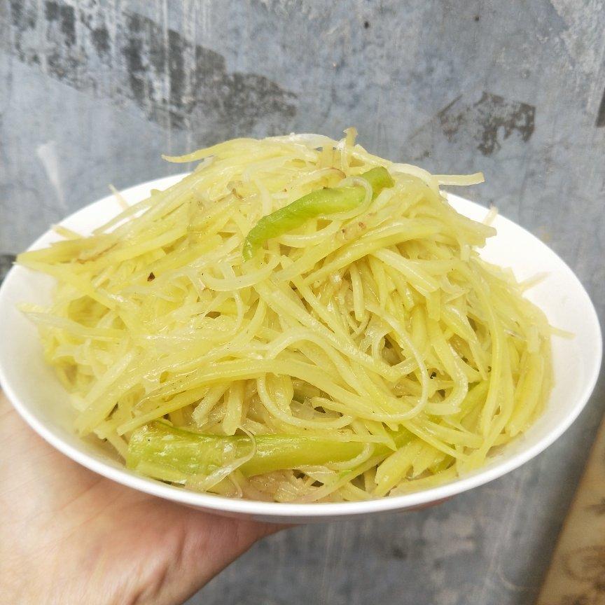 好吃又方便的青椒土豆丝，来喽！