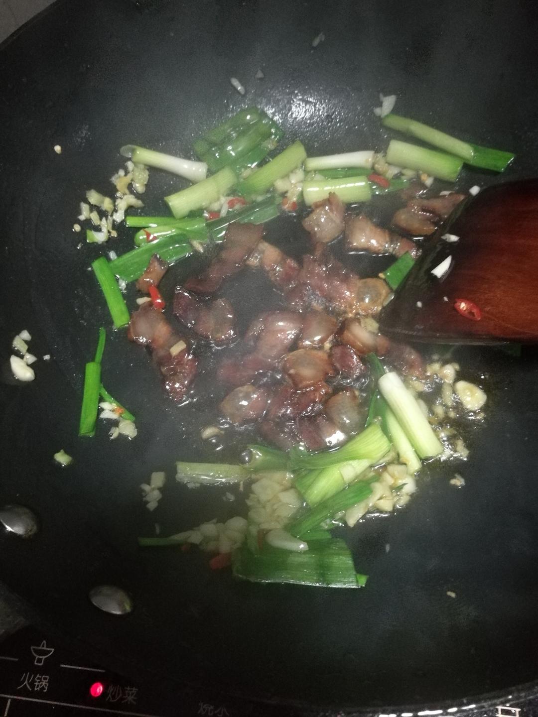 腊肉青菜炒豆丝的做法 步骤5