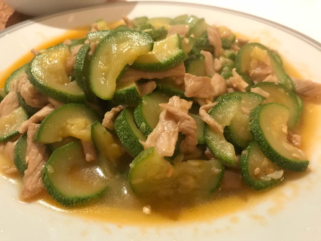 西葫芦炒肉丝