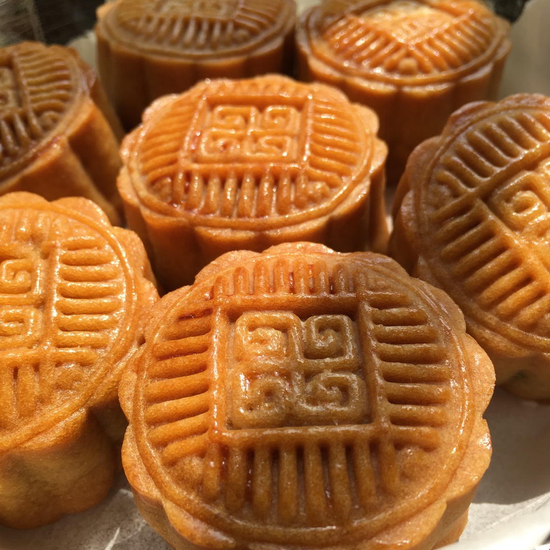 广式月饼—蛋黄莲蓉月饼