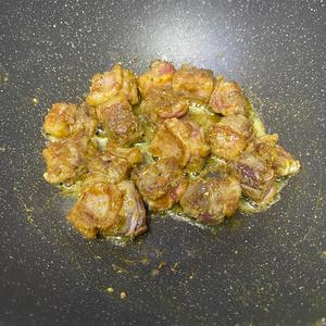 香浓牛肉咖喱饭                     （苹果洋葱版）的做法 步骤7