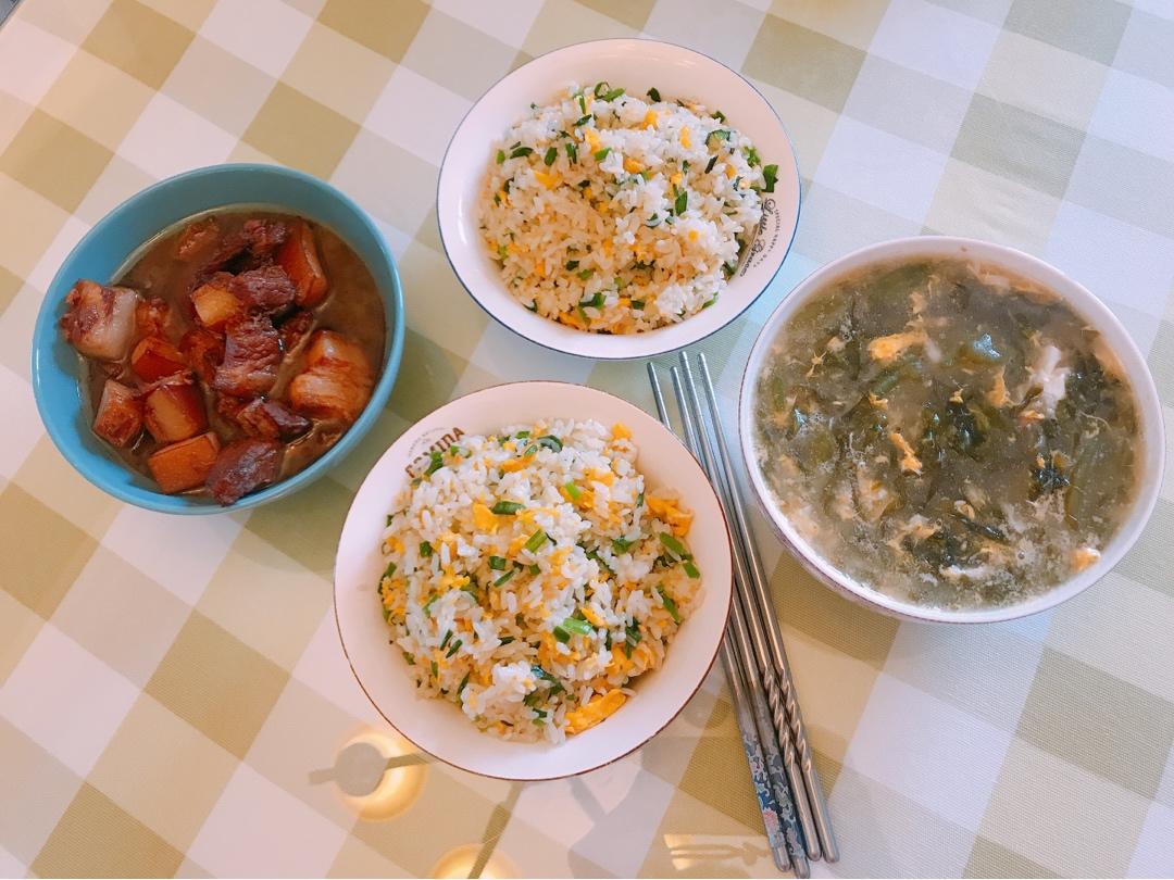 番茄黄瓜鸡蛋手擀面