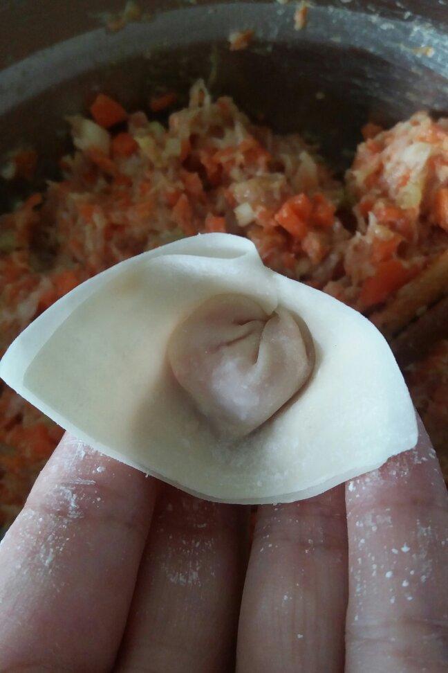 虾仁猪肉胡萝卜馄饨-附剥活虾技巧.几种馄饨包法
