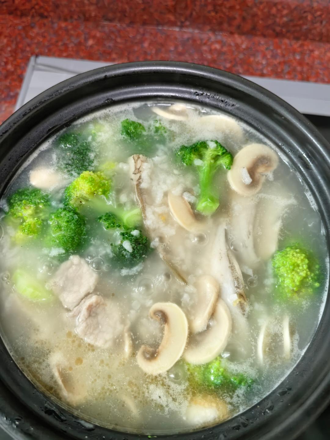 十五分钟快手之美味蘑菇青菜粥(附5分钟电饭煲电压力锅更快捷方法)