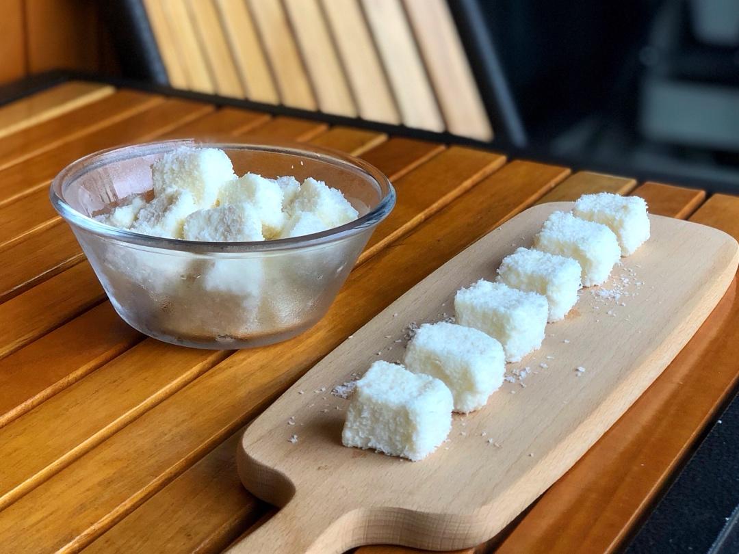 完胜85度C牛奶椰丝小方