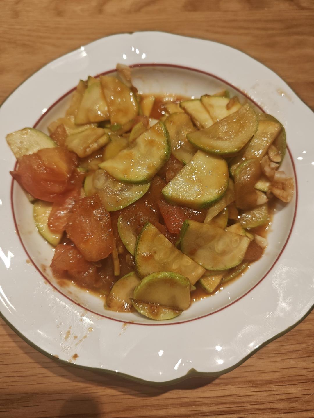 西红柿炒西葫芦